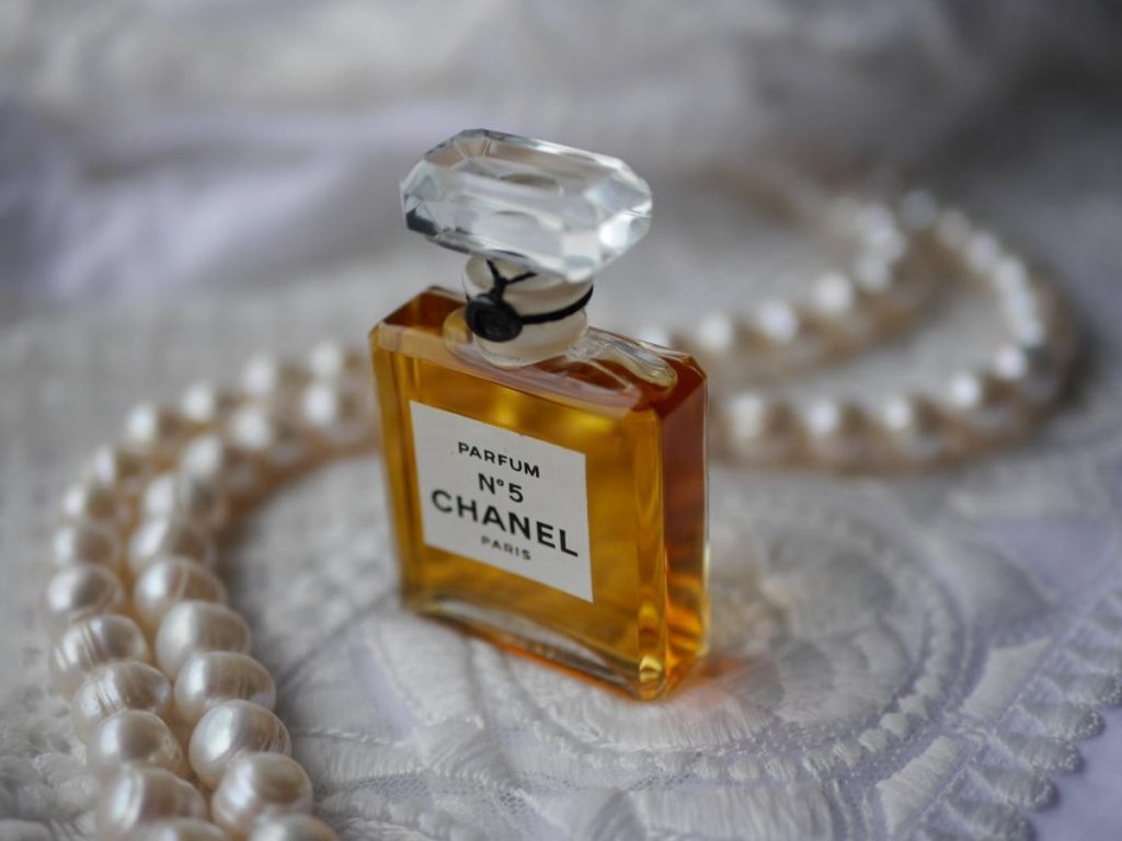 شنل Chanel از موفق ترین برند های عطر سازی